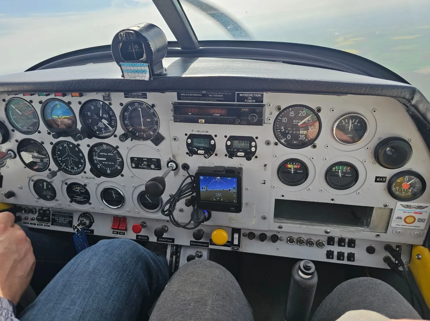 Le cockpit du DR400, en vol au-dessus de la Lorraine